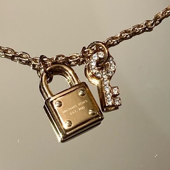 Michael Kors Gold Toned Pave Padlock Key Chain Necklace EUC - Picture 3 of 8